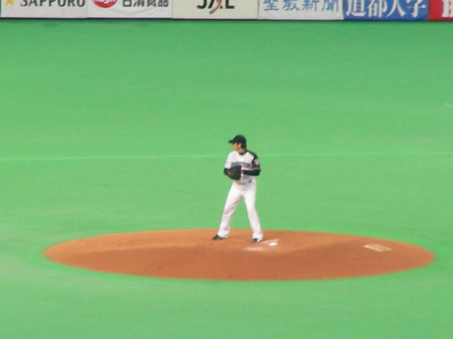 投球する直前の武田勝